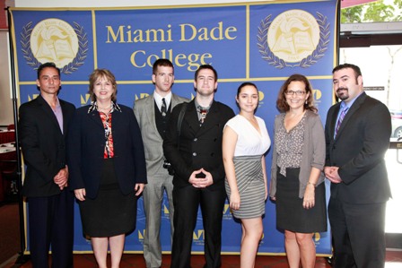 Photo of students from Cafe Cultura.