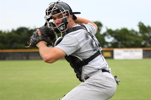 Daniel De La Calle throwing the ball.