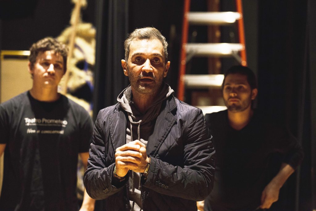 Antonio Drija speaking with students.