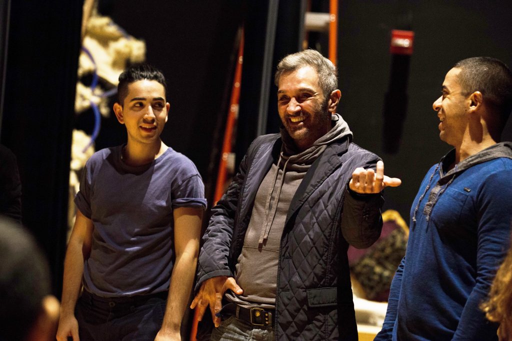 Choreographer Antonio Drija speaking with students.