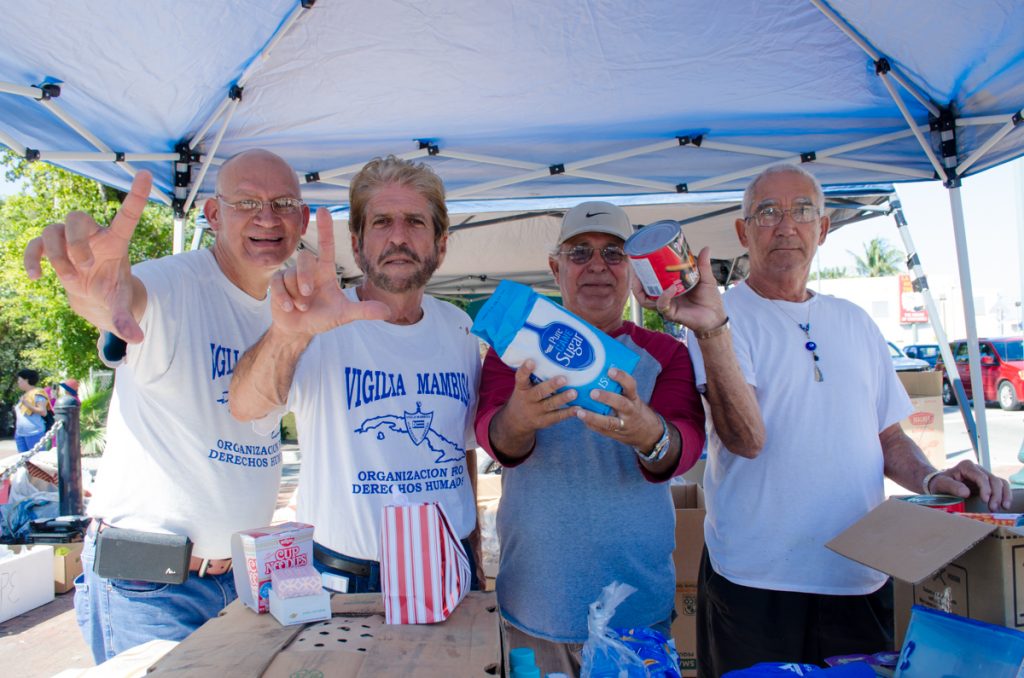 Vigilia Mambisa collecting food and medical supplies.