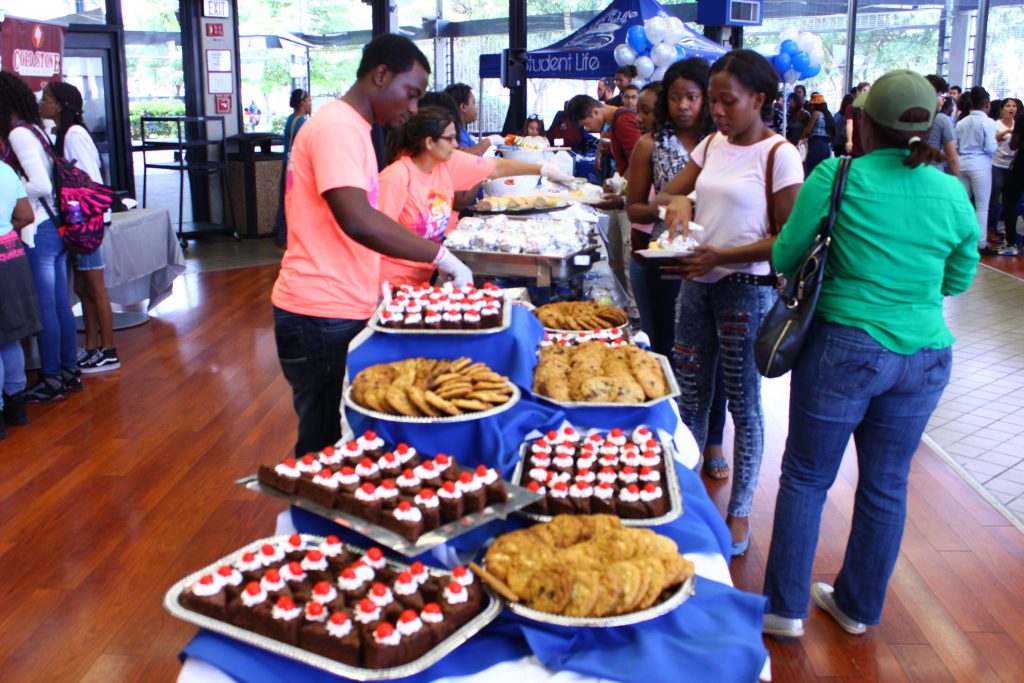 Students at the welcome back bash.