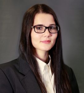 Headshot of Laura Fernandez.