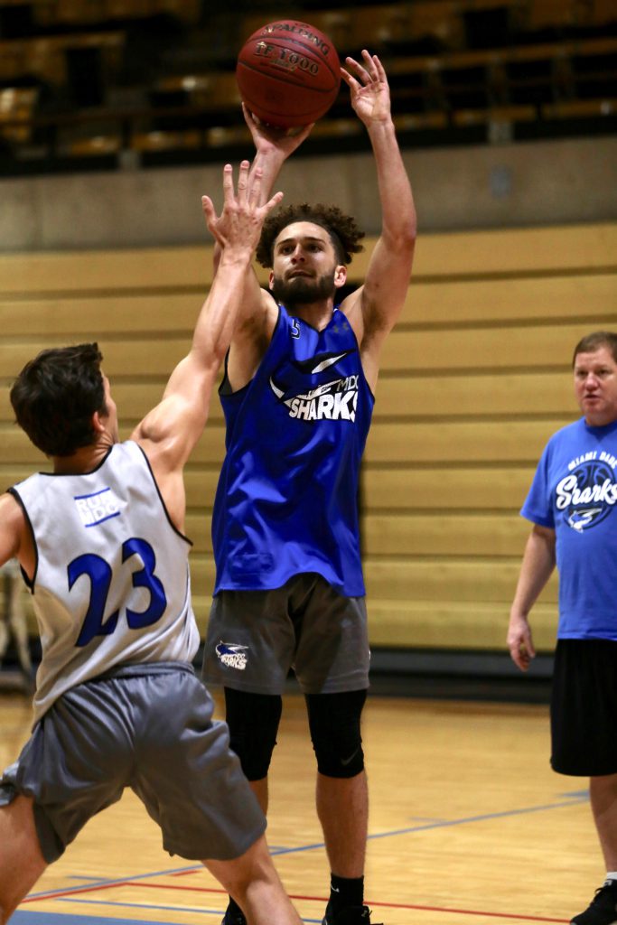 Alberto Hernandez throwing the ball.