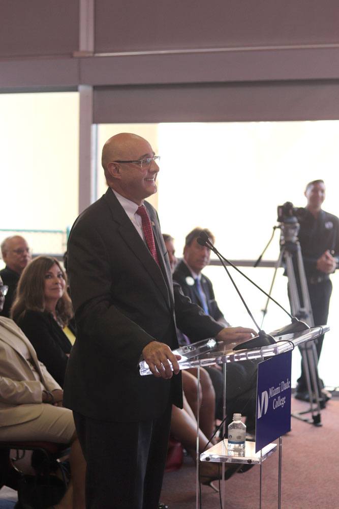 Rolando Montoya speaking at the podium.