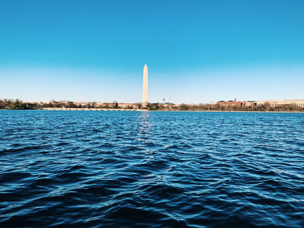 Image of the Washington Monument across the Potomac River.