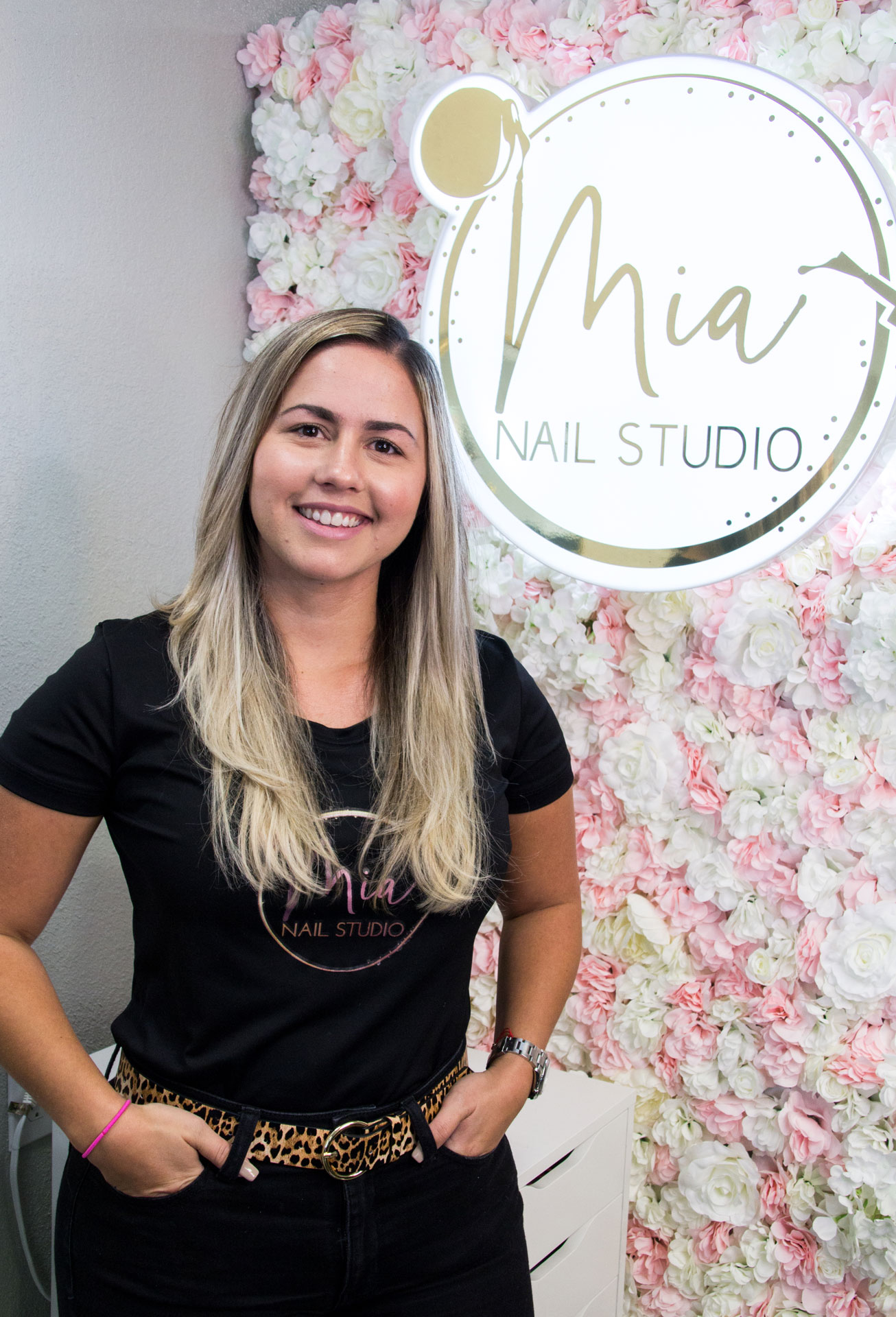 Mia Nail Studio.